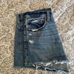 Abercrombie & Fitch distressed mid-rise boyfriend short - sz 6
